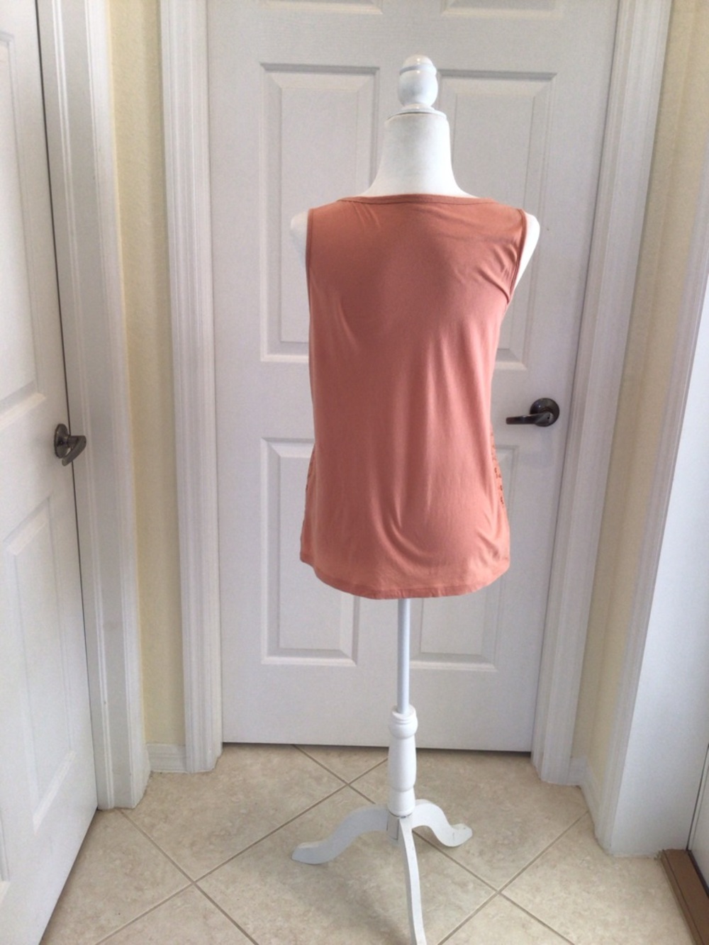 Ann Taylor LOFT lace sleeveless top - Picture 2 of 4